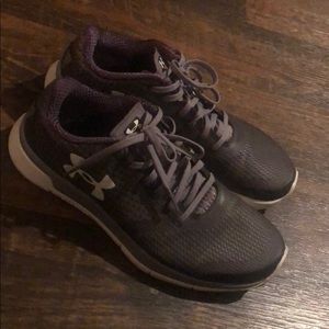 Under Armour Charged. Gray. Size 8.5